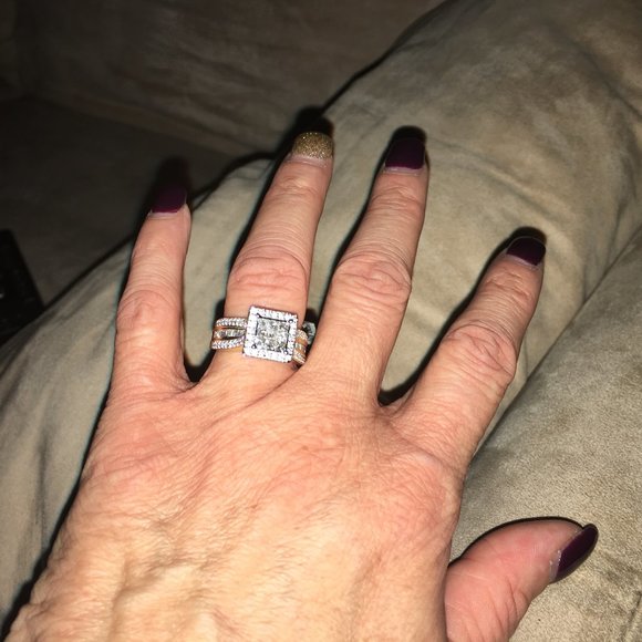 Engement Ring - Picture 2 of 6